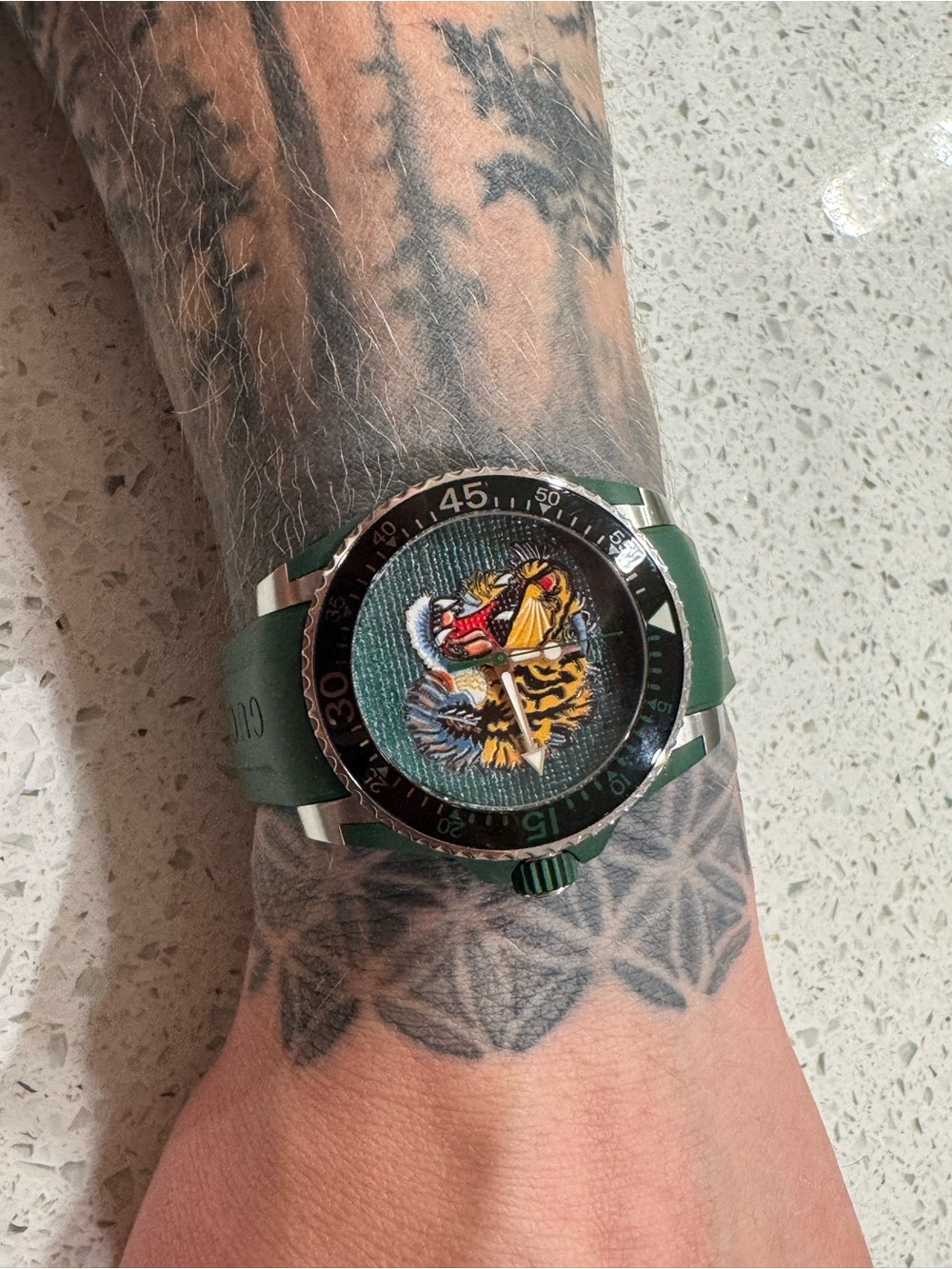 Authentic Gucci Dive 40mm Tiger Dial Green Rubber Watch
136.3 Swiss Made